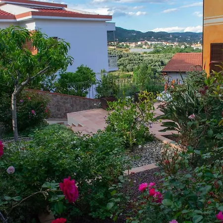 Pineland Villa